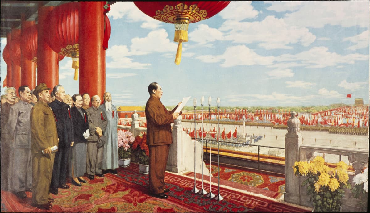 Kuva Mao Zedongista Taivaallisen rauhan aukion parvekkeella julistamassa Kiinan kansantasavallan perustamista 1. lokakuuta 1949.