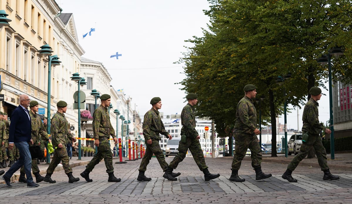 Puolustusvoimat antavat virka-apua poliisille valvontatehtävissä presidentti Putinin vierailun aikana.