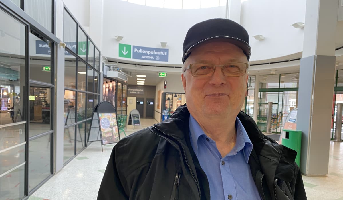 Linja-auton kuljettaja Matti Parkkisenniemi toivoo parempia hygieniaohjeita koronaviruksen varalle linja-autoihin.