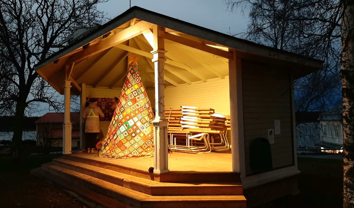 Virkattu joulukuusi on Kaskisten tämän joulun nähtävyys.