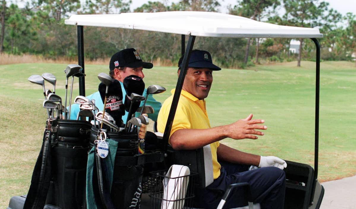 O.J. Simpson golfkentällä vuonna 1995.