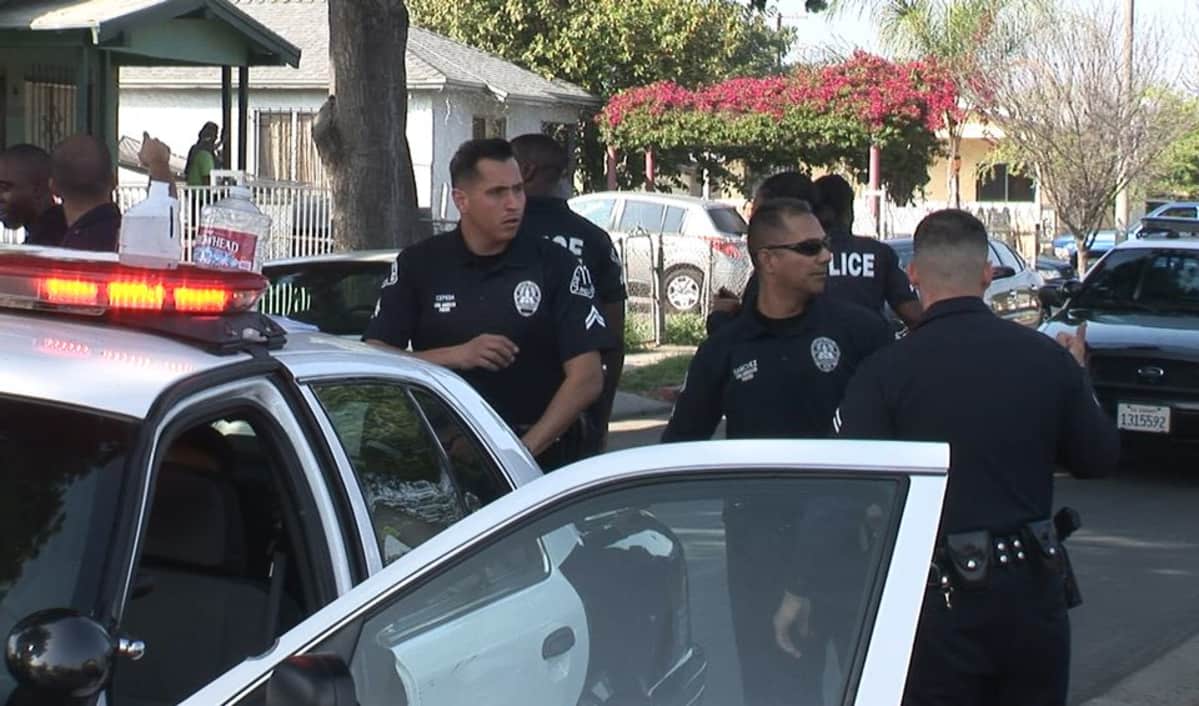 LAPD eli Los Angelesin poliisi kuuluu Yhdysvaltain tunnetuimpiin. Sekin on saanut osakseen syytöksiä liipasinherkkyydestä ja väkivallan käytöstä.
