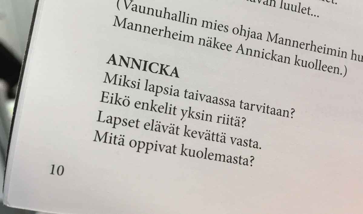 Laila Hirvisaari ja Eve Hietamies ovat kirjoittaneet Mannerheim-oopperan libreton runomuotoon mahdollisuuksien mukaan.