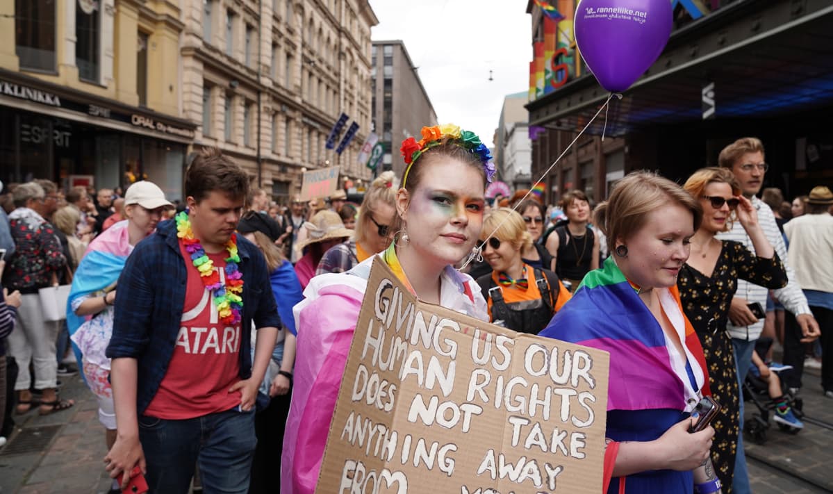Pride-kulkueen osanottajia.