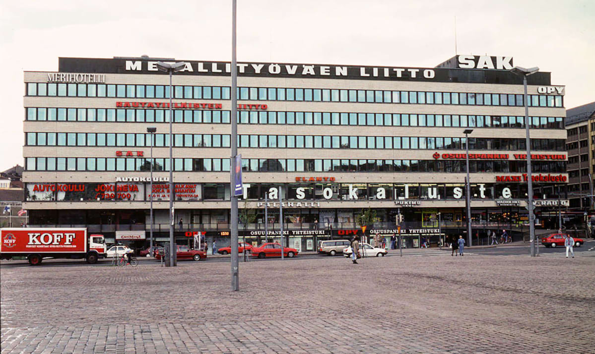 SAK:n (Suomen Ammattiliittojen Keskusjärjestö) toimitalo Hakaniemen torilla.
