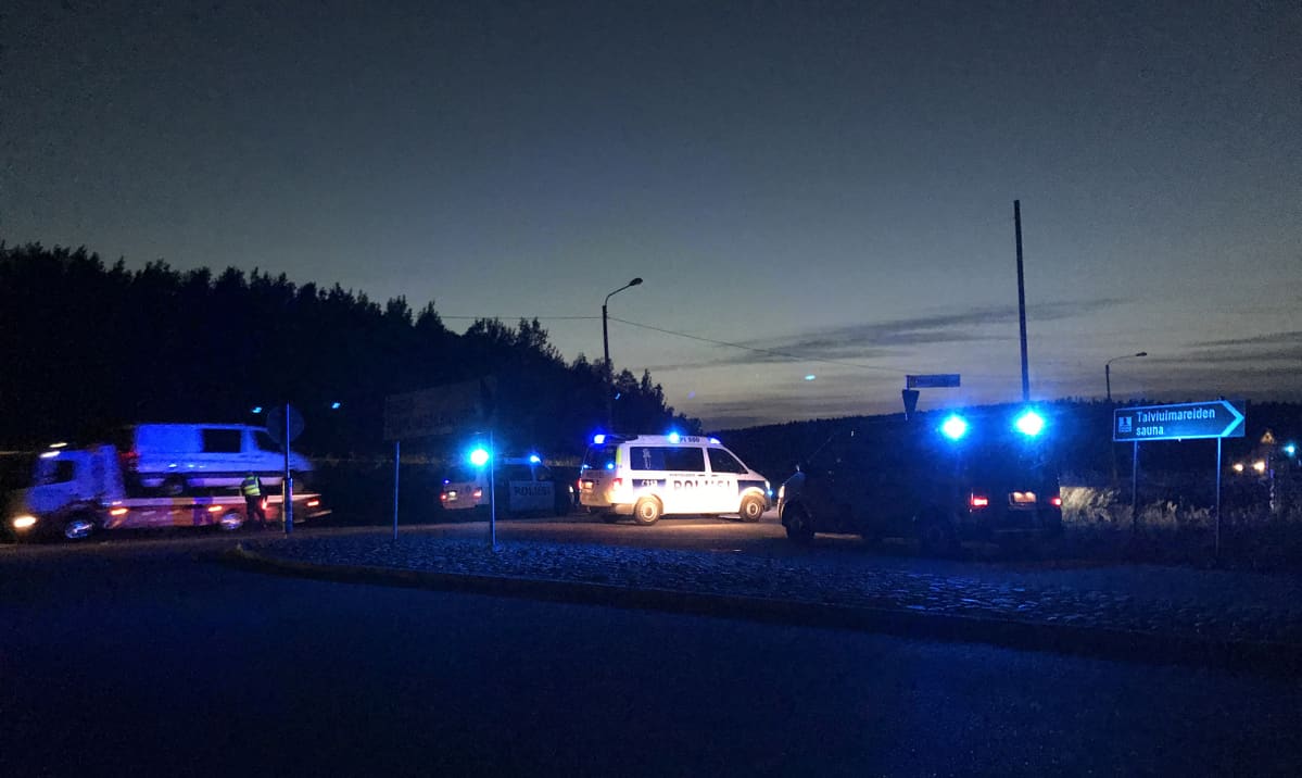 Timinsaarentien risteyksessä poliisin tiesulku 25. elokuuta.