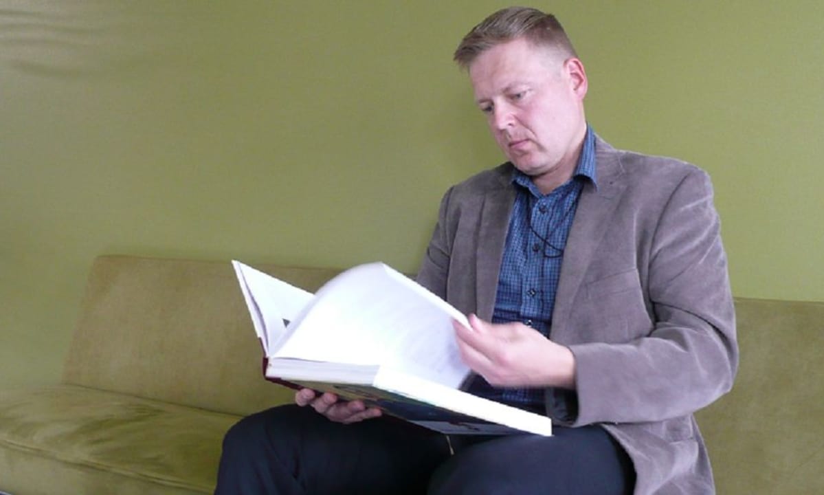 sotahistorian dosentti Mikko Karjalainen