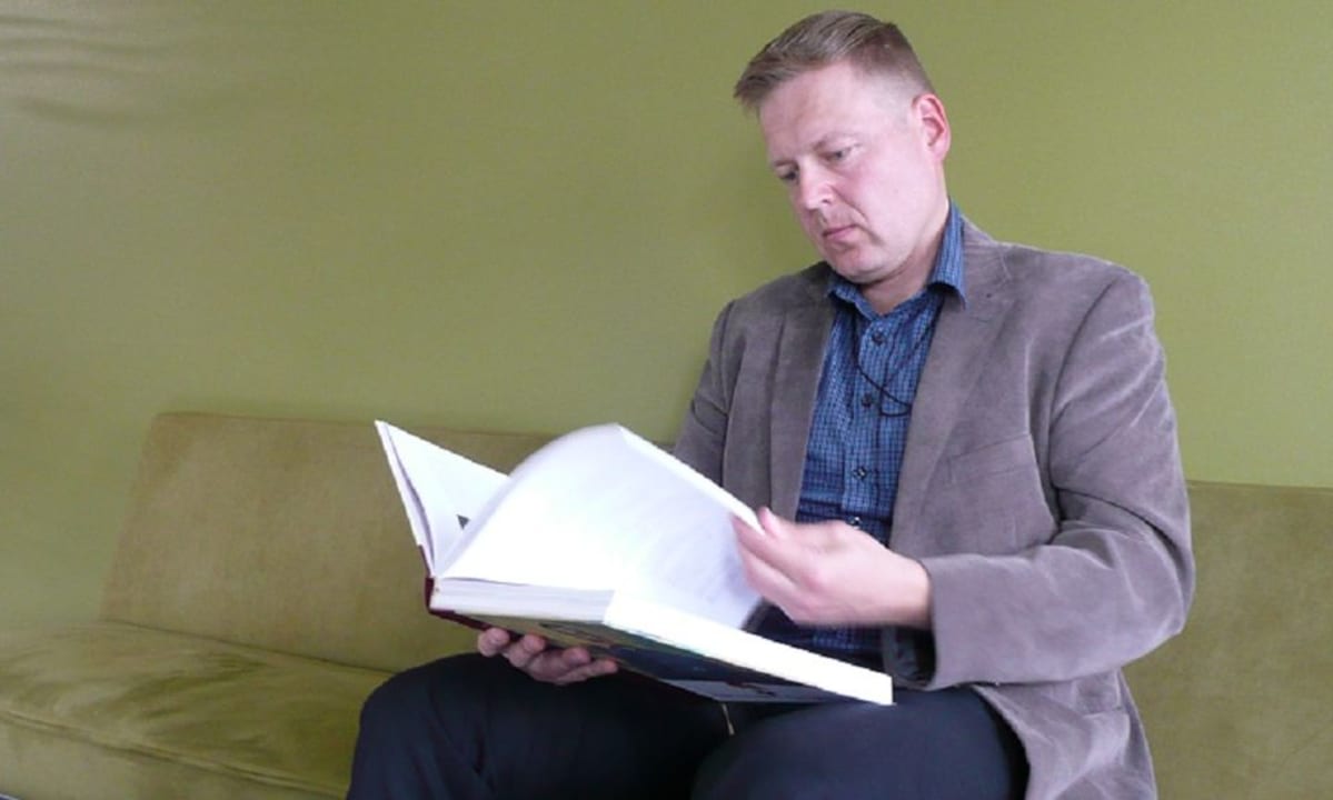 sotahistorian dosentti Mikko Karjalainen