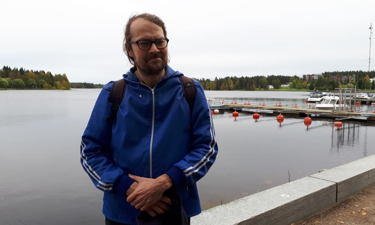 Antti-Jussi Mykkänen Kajaanijoen varrella.