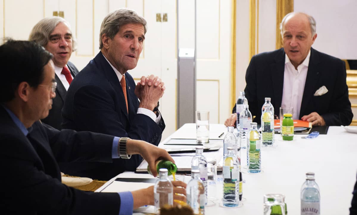 Yhdysvaltain ulkoministeri John Kerry,Yhdysvaltain energiaministeri Ernest Moniz ja Ranskan ulkoministeri Laurent Fabius.