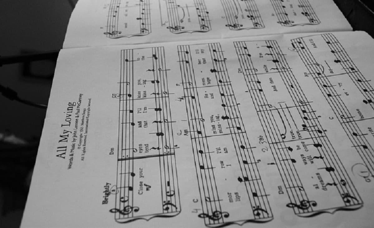 Nuottilehti, jossa on All My Loving -laulun alku.