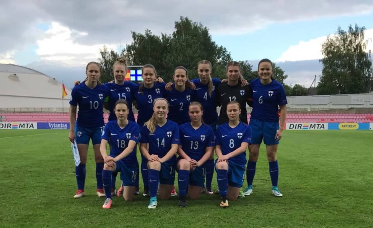 Pikkuhelmarit, tyttöjen U17-joukkue EM-välierissä