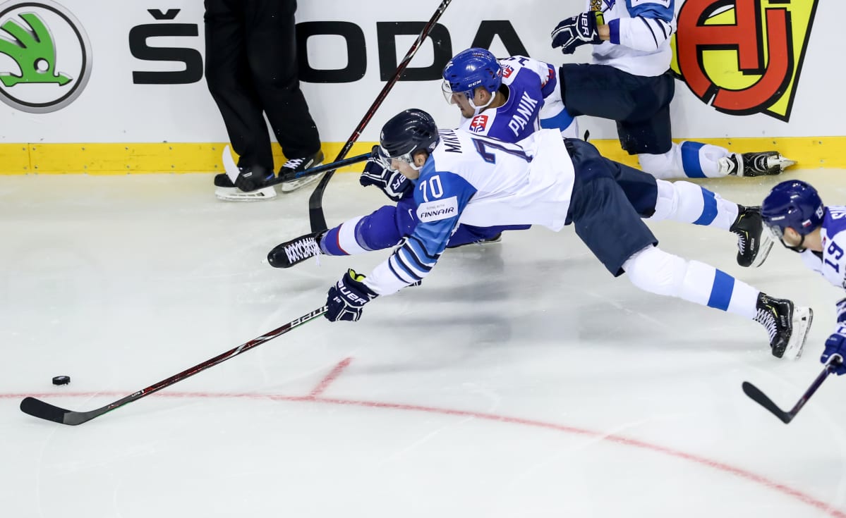 Niko Mikkola Slovakiaa vastaan