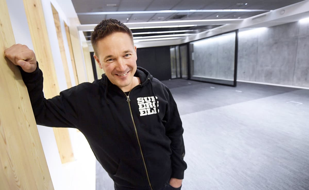 Supercellin toimitusjohtaja Ilkka Paananen Supercellin tulevan toimiston mallitoimistossa Jätkäsaaressa Helsingissä maanantaina 29. lokakuuta