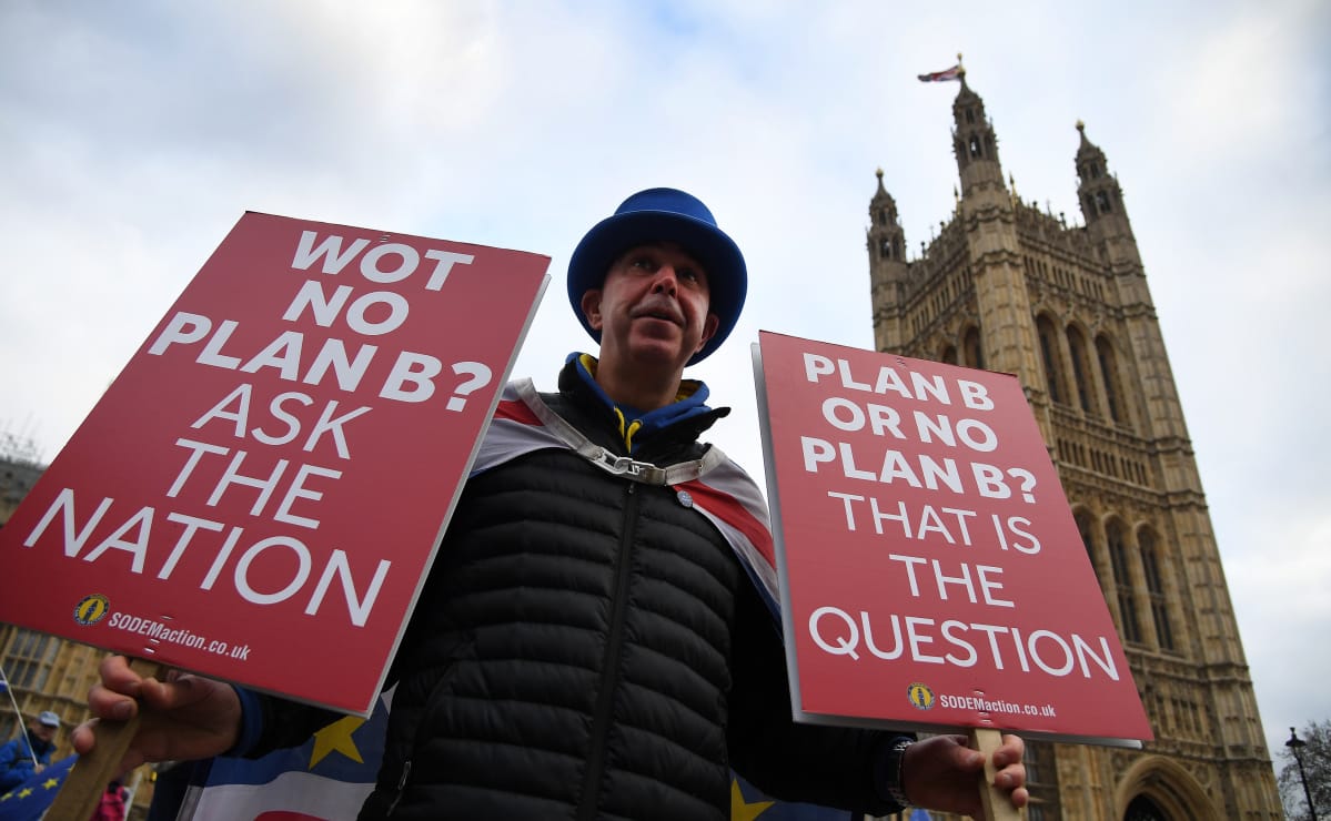 Brexitin vastustajat arvostelivat pääministeri Theresa Mayn esiintymistä parlamentissa maanantaina.