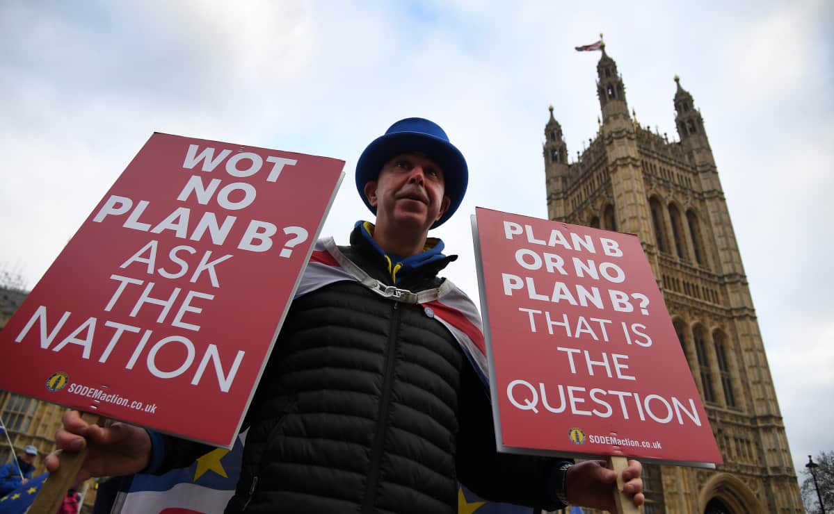 Brexitin vastustajat arvostelivat pääministeri Theresa Mayn esiintymistä parlamentissa maanantaina.