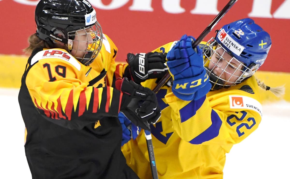 Kerstin Spielberger (vas.) ja Lina Ljungblom.