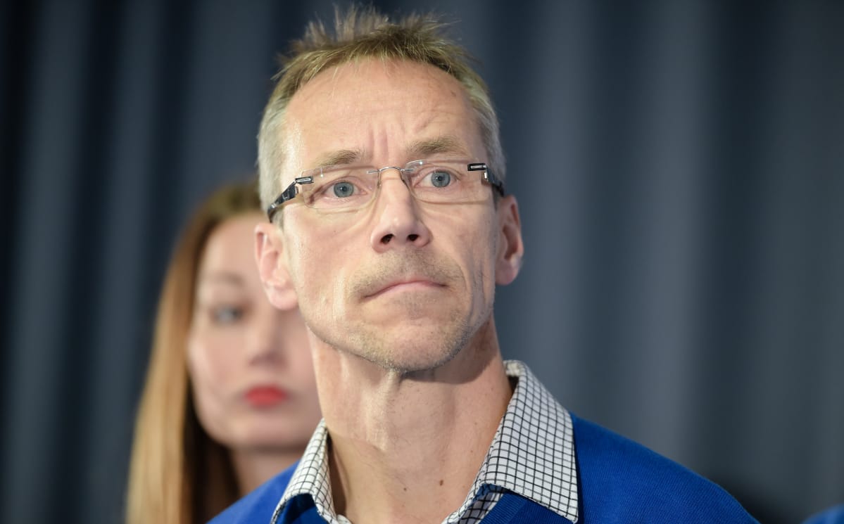 Naisten jääkiekkomaajoukkueen päävalmentaja Pasi Mustonen