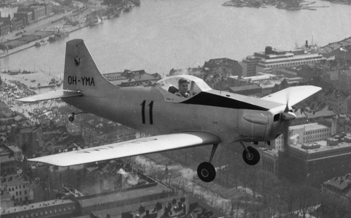 Teekkarit taivaalla: Kai Mellénin (kuvassa) ja Ilkka Lounamaan 1950-luvulla suunnittelema taitolentokelpoinen urheilukone PIK-11 eli Tumppu kehitettiin Polyteknikkojen ilmailukerhon moottorikoneeksi