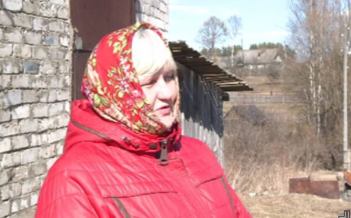 Opettaja Jelena Smirnova kaipaa kotikyläänsä.