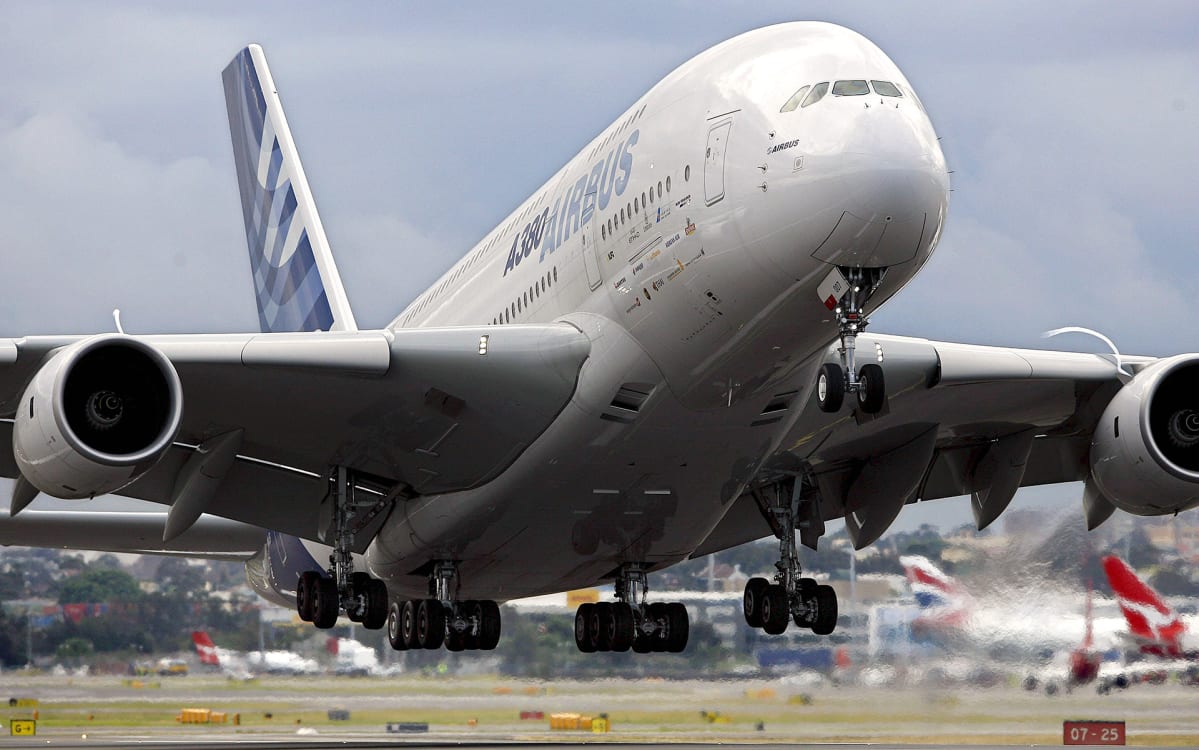 Airbus A380 kuvattuna Sydneyn lentokentällä kesäkuussa 2007.