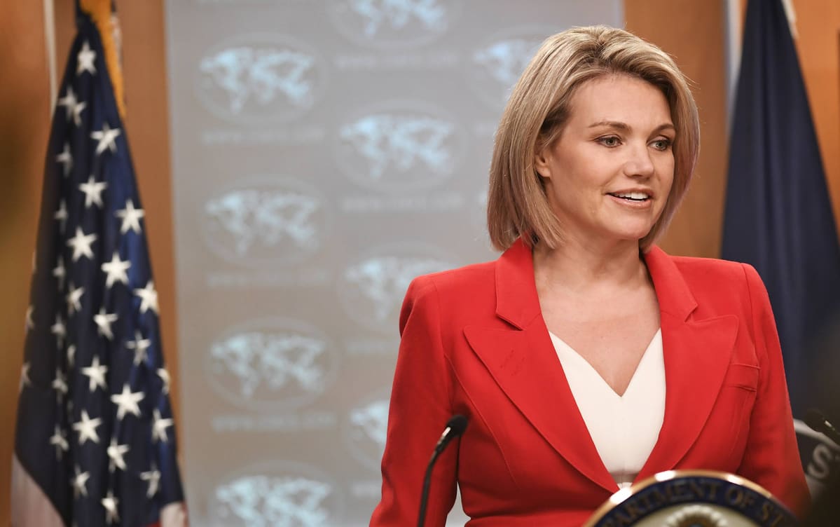 Heather Nauert puhuu.