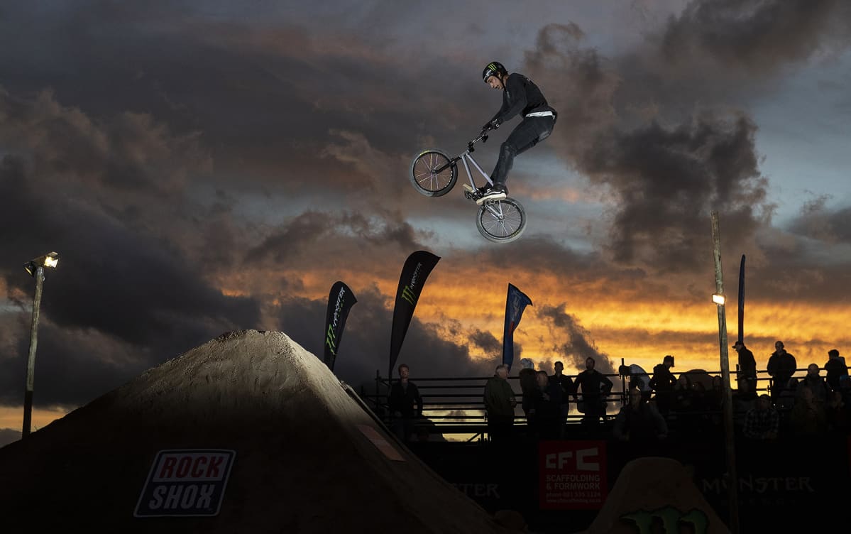 The Night Harvest BMX- ja maastopyöräilytapahtuma Kapkaupungissa Etelä-Afrikassa.