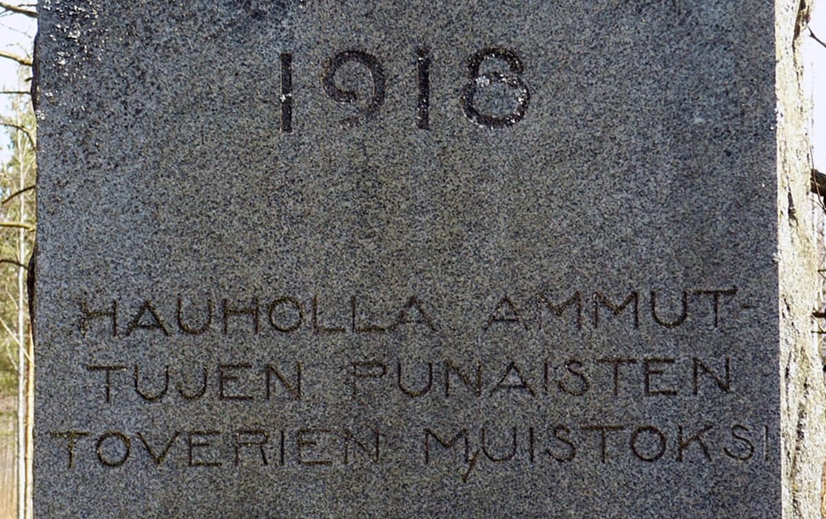 Punaisten muistomerkki Hauholla