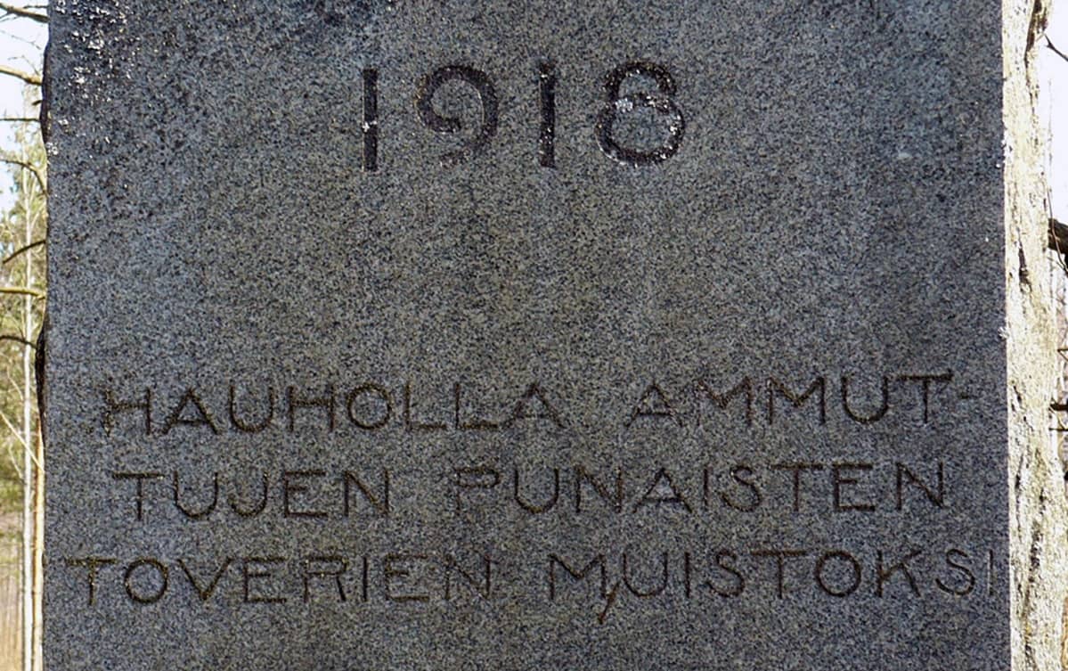 Punaisten muistomerkki Hauholla