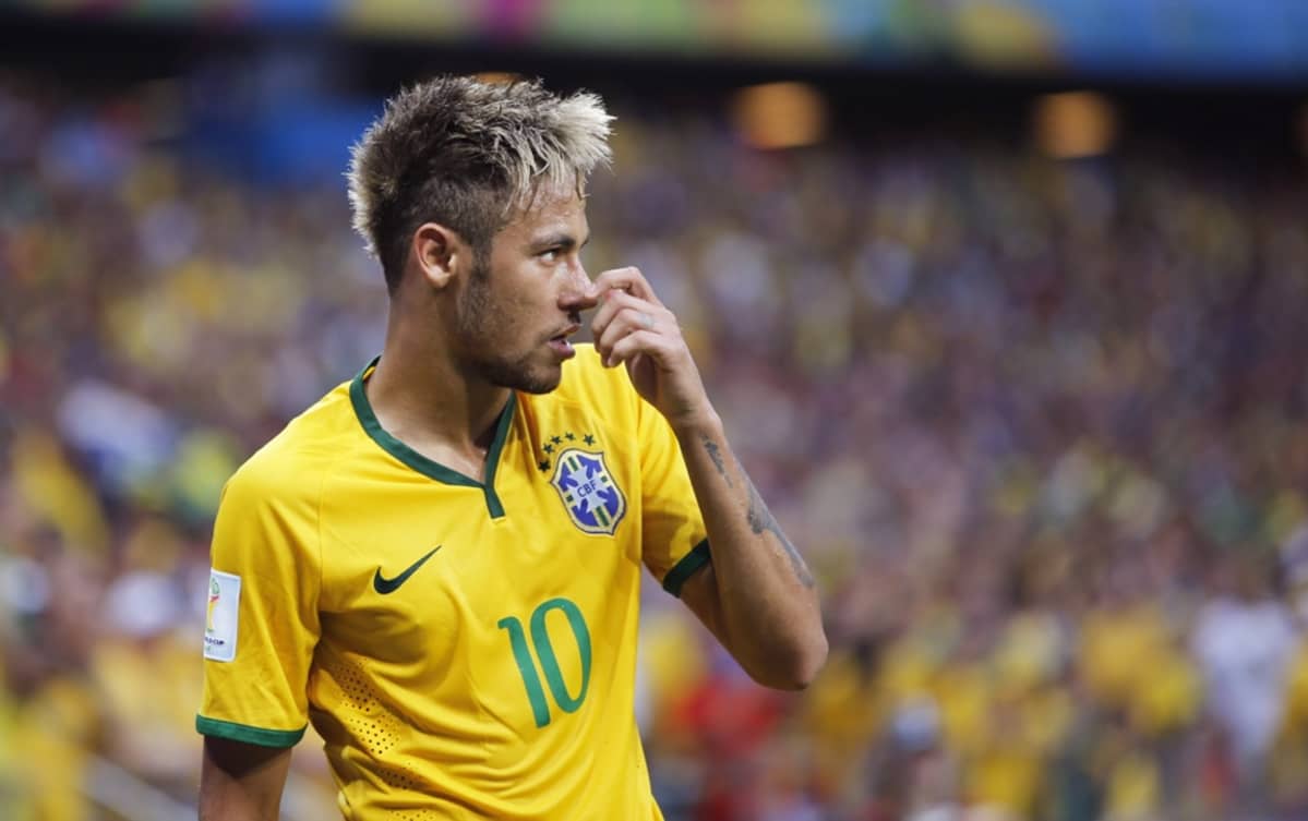 Brasilin Neymar lähikuvassa.