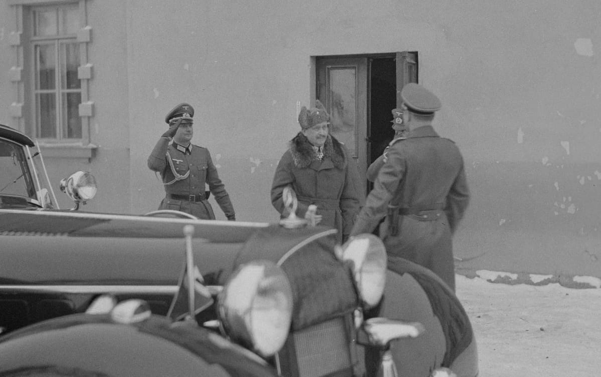 Mannerheim autonsa vieressä
