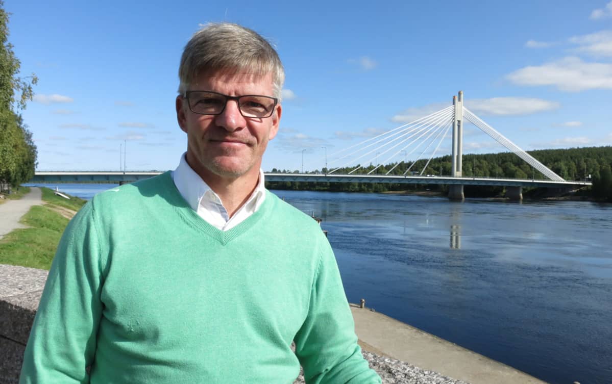 Opteam Lapin yrittäjä Antti Rotko Kemijoen rannassa 28.8.2017.
