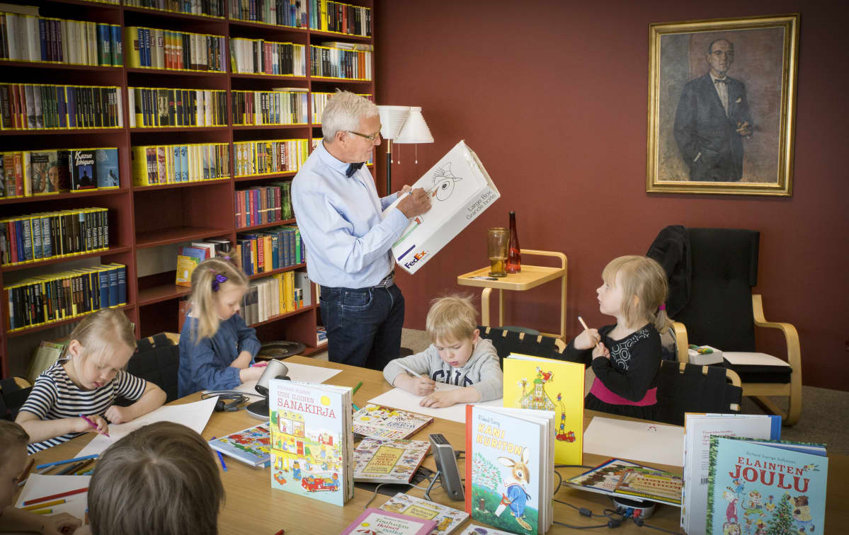 Huck Scarry piirtää lapsille Mato Matalaa.