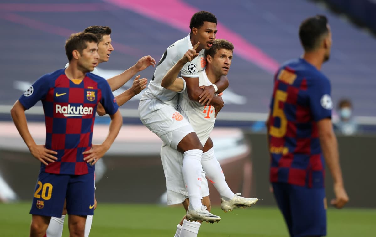 Thomas Müller teki kaksi maalia Barcelonan verkkoon.