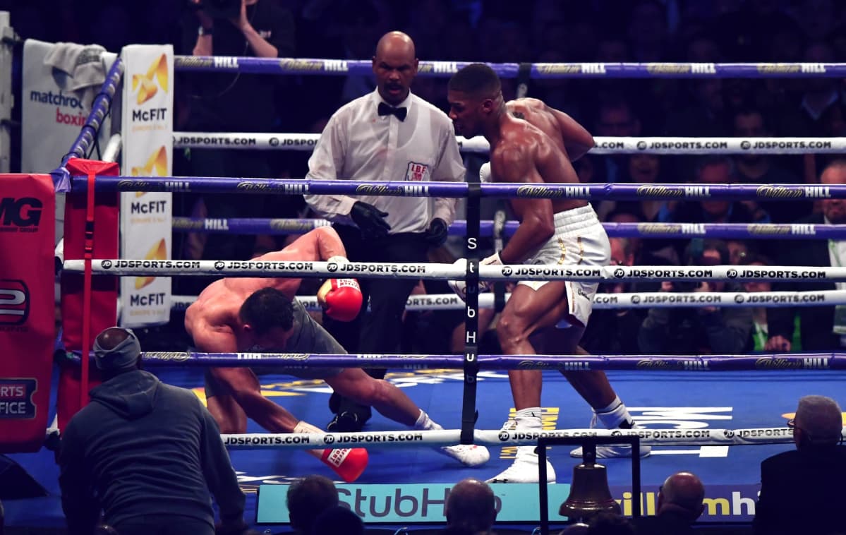 Valta on vaihtunut raskaassa sarjassa. Anthony Joshua voitti teknisellä tyrmäyksellä Vladimir Klitshkon
