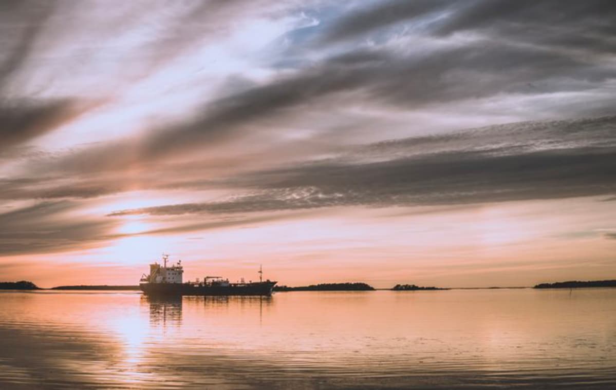 Laiva auringonlaskussa