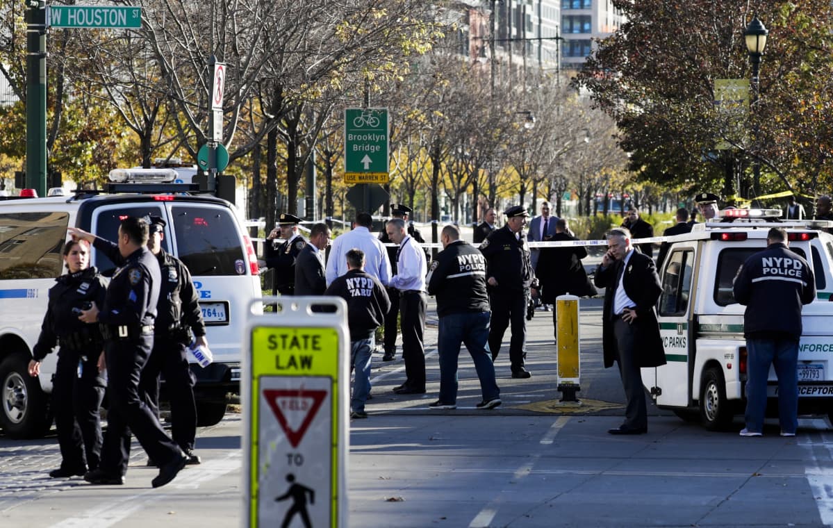 New Yorkin poliisi on eristänyt alueen tutkintoja varten.