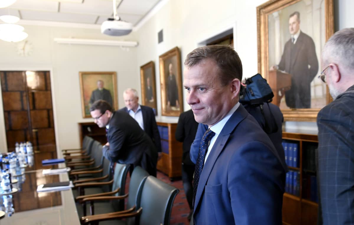 Kokoomuksen puheenjohtaja Petteri Orpo tapaamassa hallitustunnustelijaa eduskunnassa Helsingissä 6. toukokuuta.