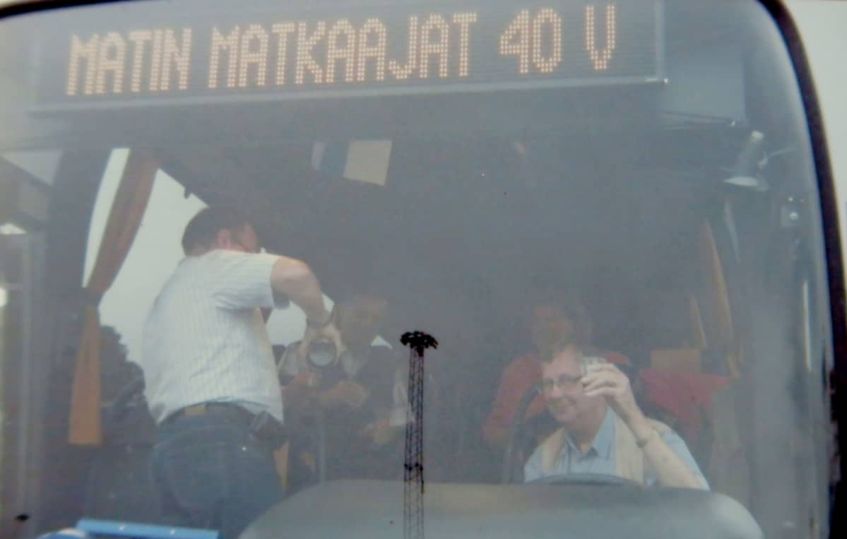 Linja-automatkalaisia, teksti Matin Matkaajat 40 v