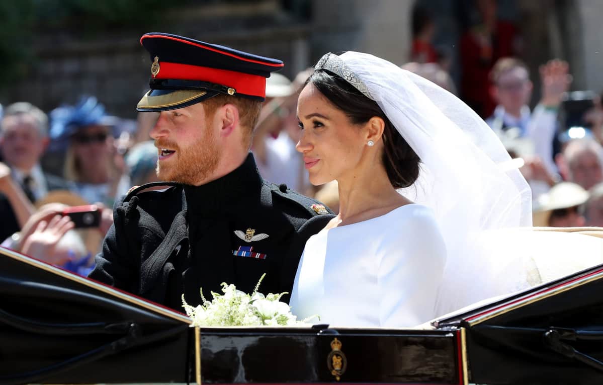 Prinssi Harry ja herttuatar Meghan lähtee Ascot Landau-vaunulla ajelulle läpi Windsorin.