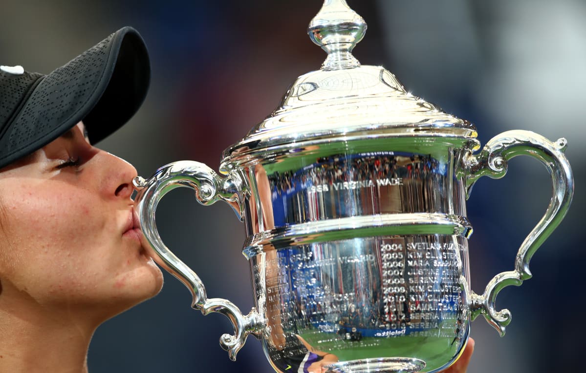 Bianca Andreescu suutelee voittopystiä