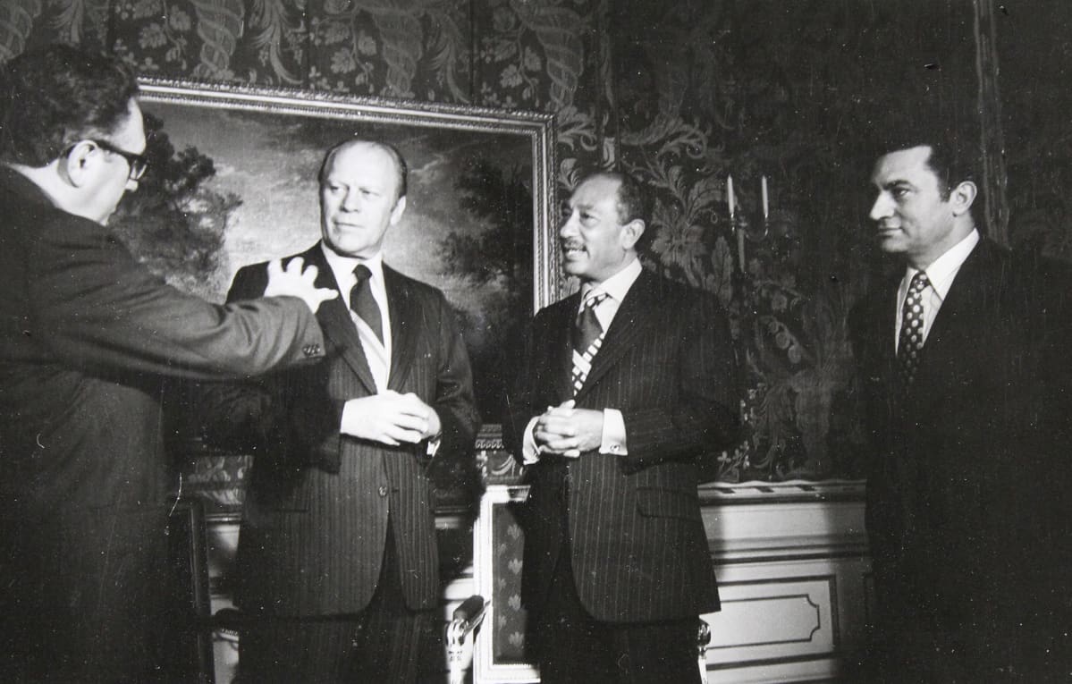 Henry Kissinger, Gerald Ford, Mohammed Anwar as Sadat ja Hosni Mubarak 1974.