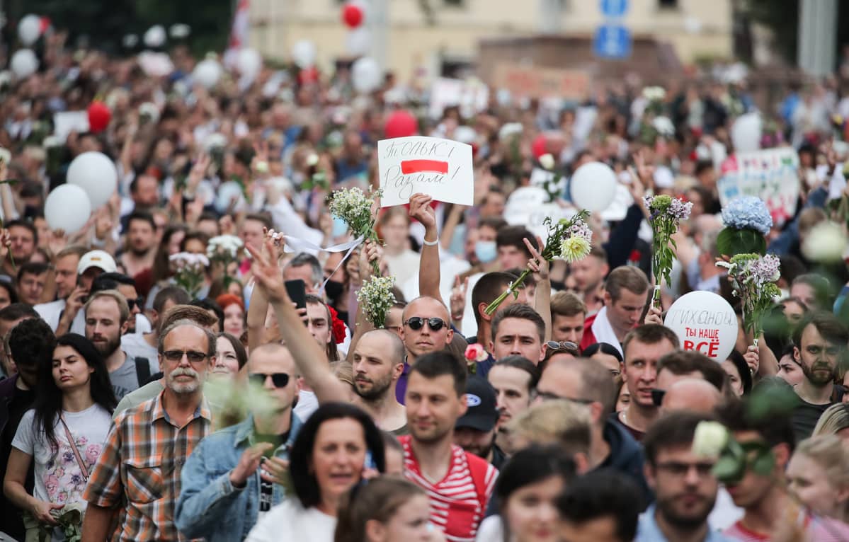 Valkovenäläiset protestoivat presidentivaalituloksia vastaan.
