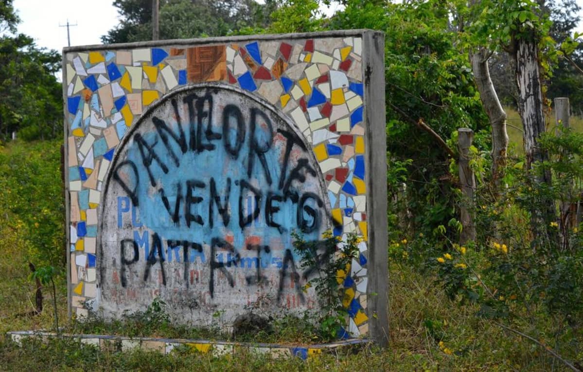 Daniel Ortega myy isänmaan, julistaa graffiti Ometepen saarella.