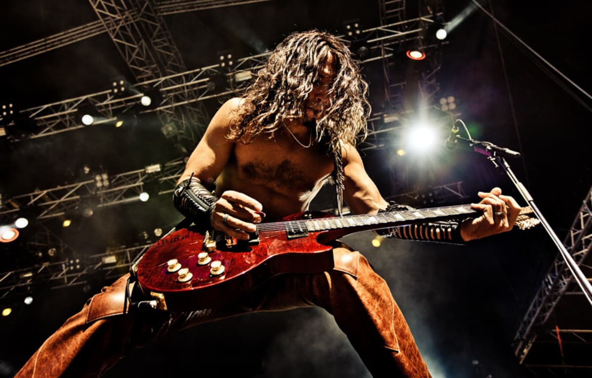 W.A.S.P.-kitaristi Doug Blair keikalla.
