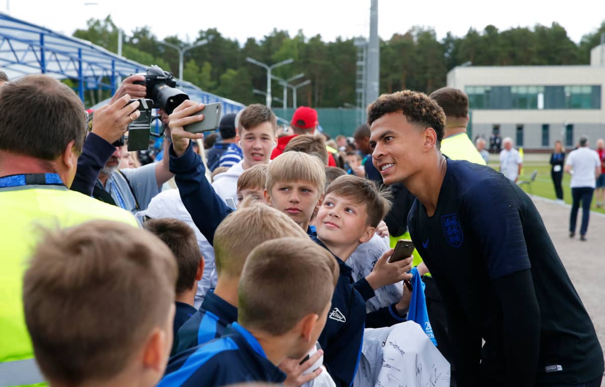 Dele.