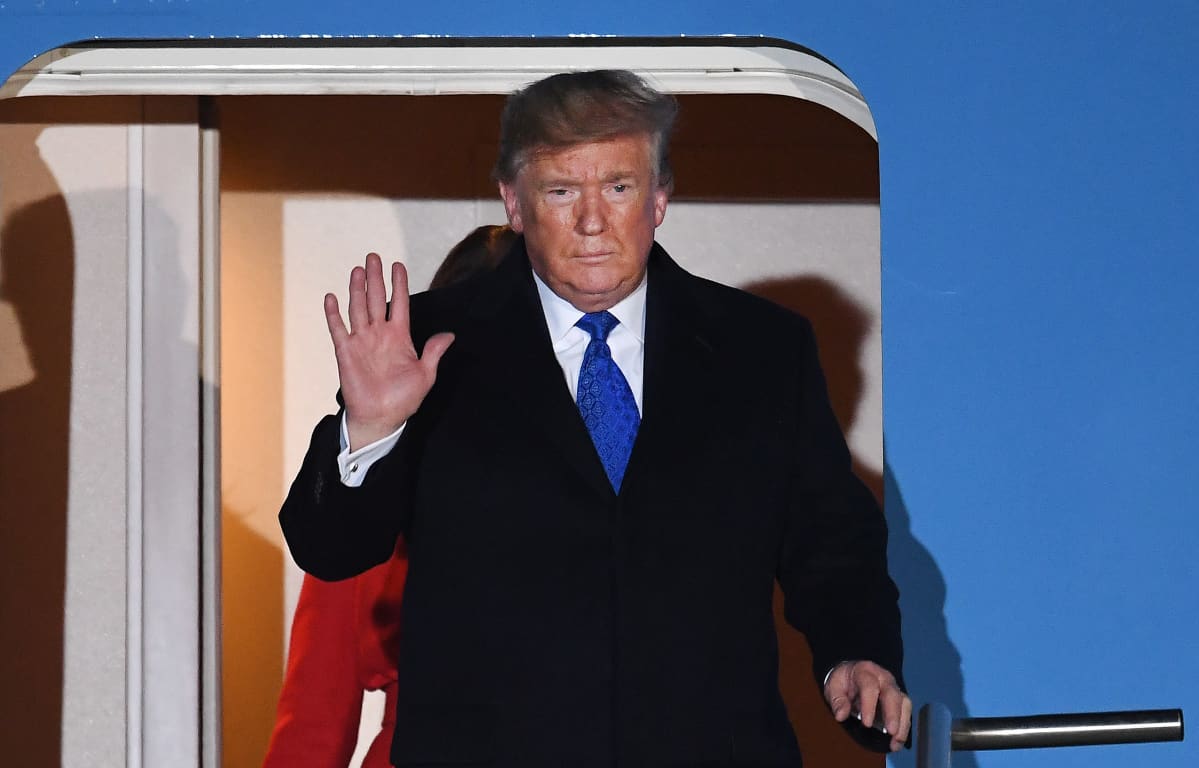 Donald Trump saapumassa Lontooseen, sotilasliitto Naton huippukokoukseen.