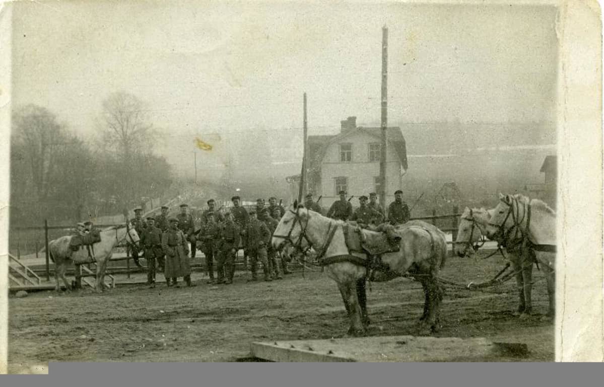Saksalaisia sotilaita Leppävaaran asemalla 1918.