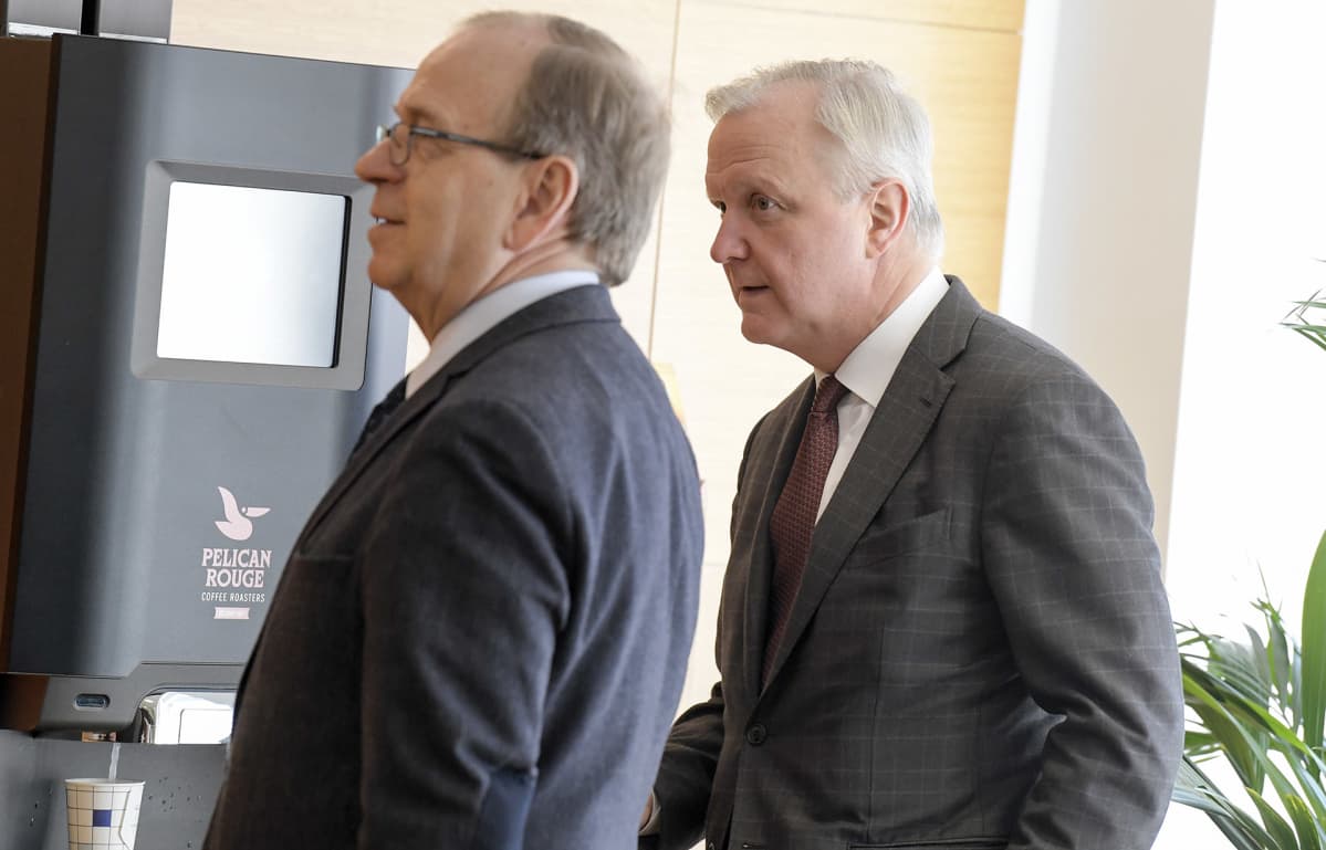 Erkki Liikanen ja Olli RehnSuomen Pankin järjestämässä Euro ja talous -tilaisuudessa Helsingissä
