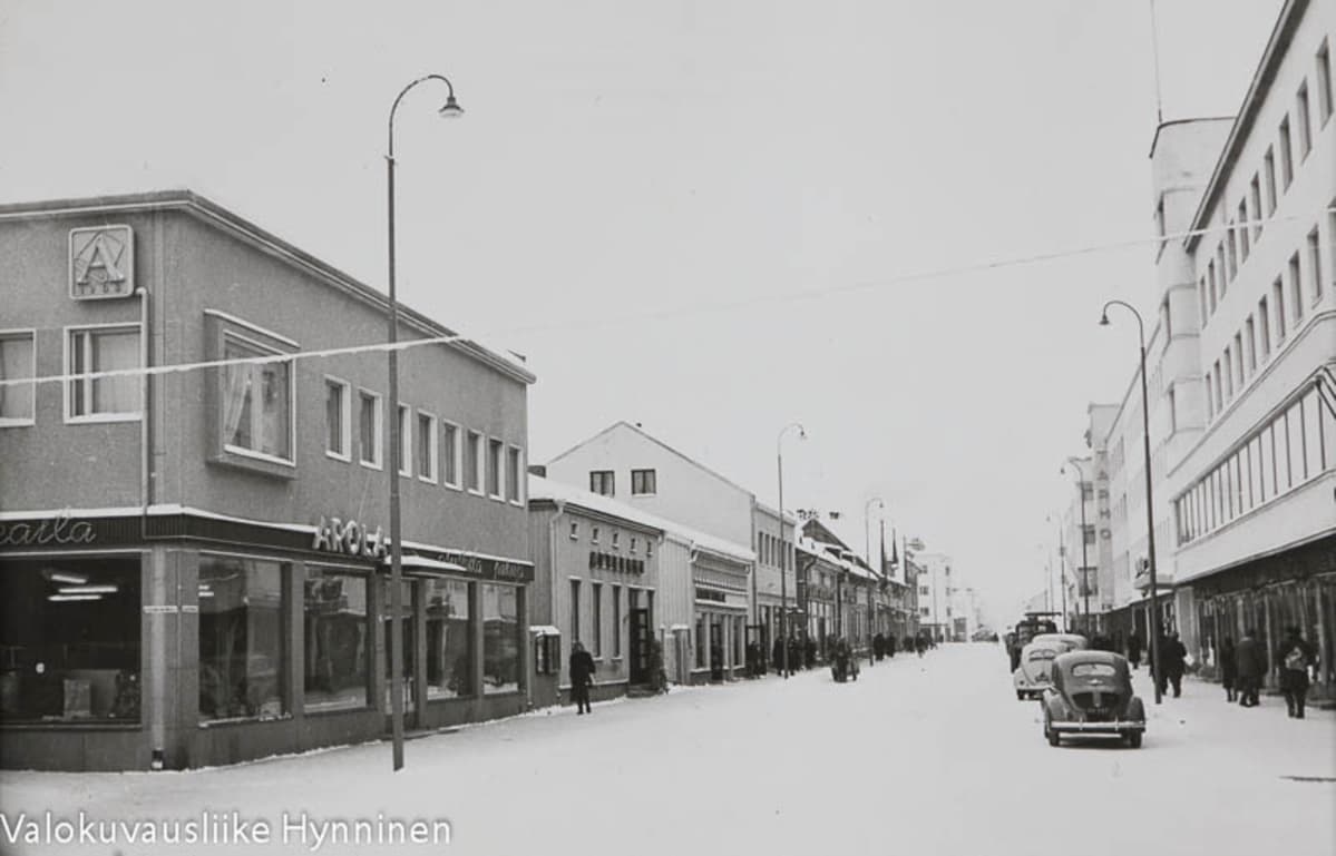 1960-luvun postikortti Kajaanin Kauppakadulta.